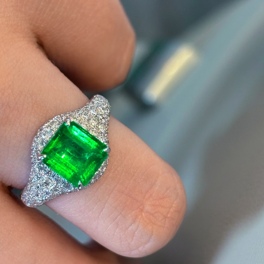14k Gold 2.12 Ct Vivid Green Natural Emerald & Diamond Ring - 4
