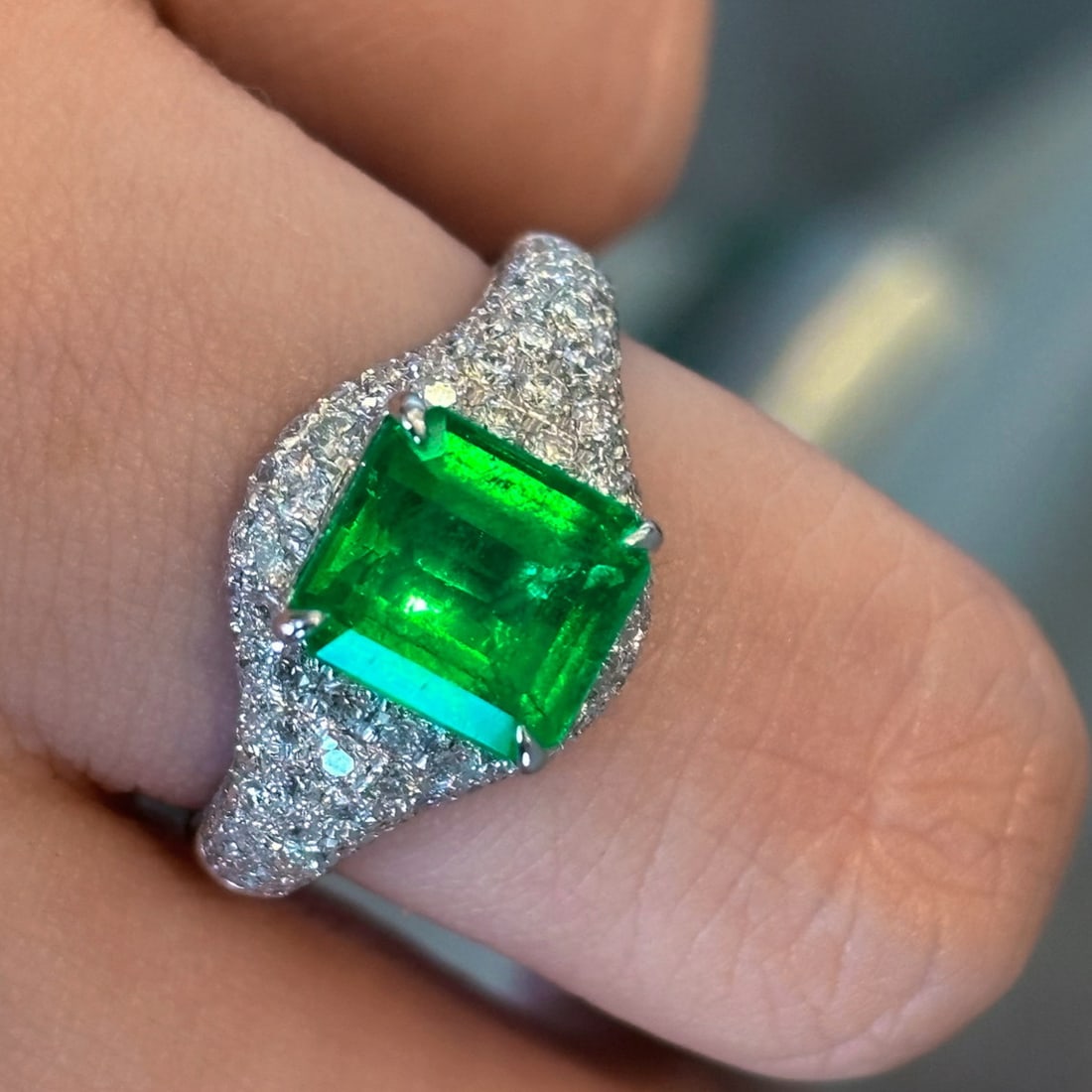 14k Gold 2.12 Ct Vivid Green Natural Emerald & Diamond Ring - 5
