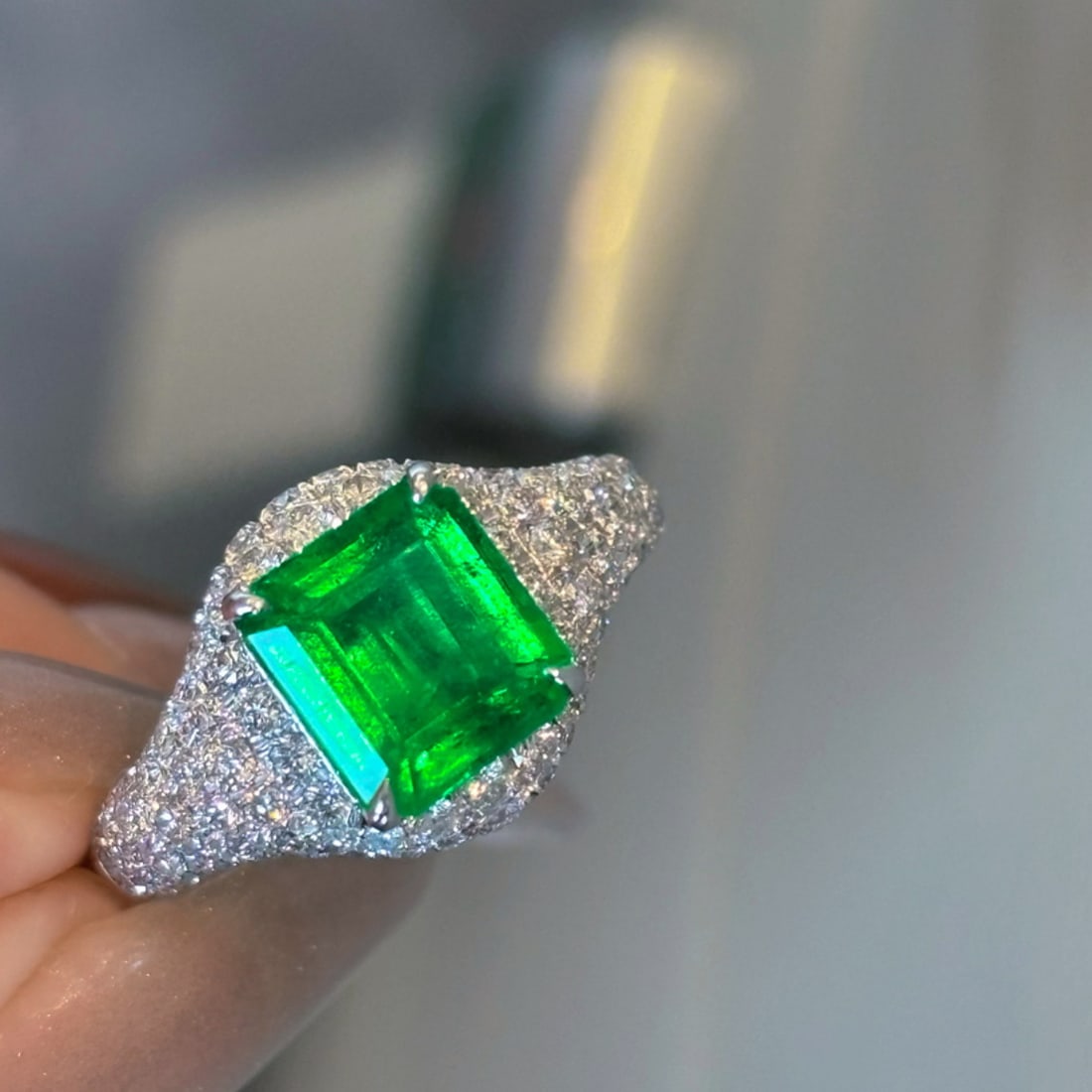 14k Gold 2.12 Ct Vivid Green Natural Emerald & Diamond Ring - 7