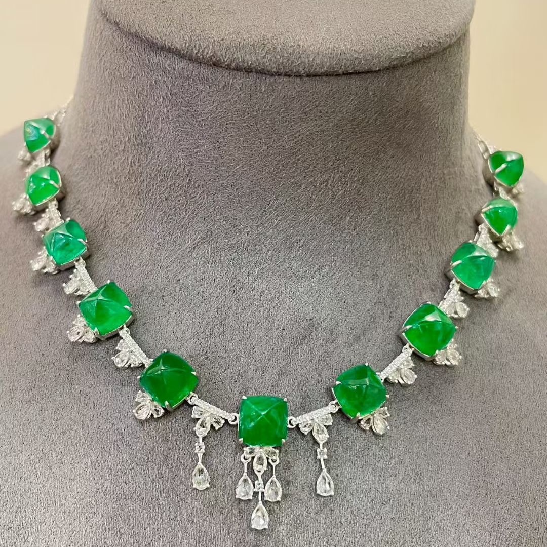 14k Gold 21.4 Ct Vivid Green Natural Emerald & Diamond & Sapphire Necklace: Ref:231097002 // gold content:14k gold // main gemstone:emerald // shape:sugar-loaf // carat weight:21. 4ct // color:vivid green // treatment:natural // // adjacent gemstone 2 : diamond // shape:round