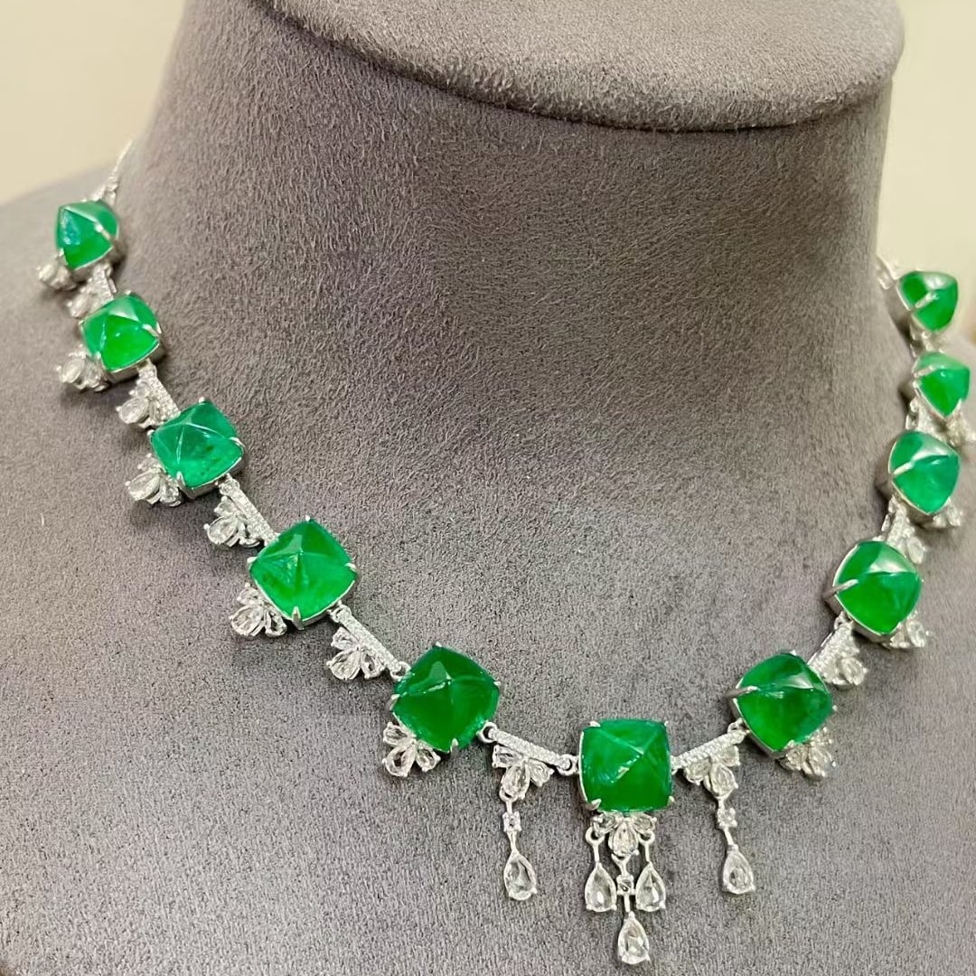 14k Gold 21.4 Ct Vivid Green Natural Emerald & Diamond & Sapphire Necklace - 2