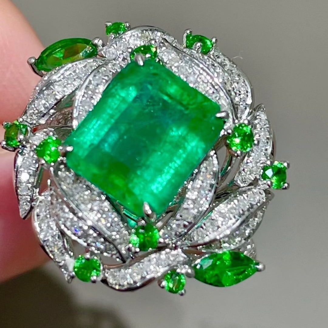 14k Gold 2.98 Ctw Vivid Green Natural Emerald & Diamond Ring - 2
