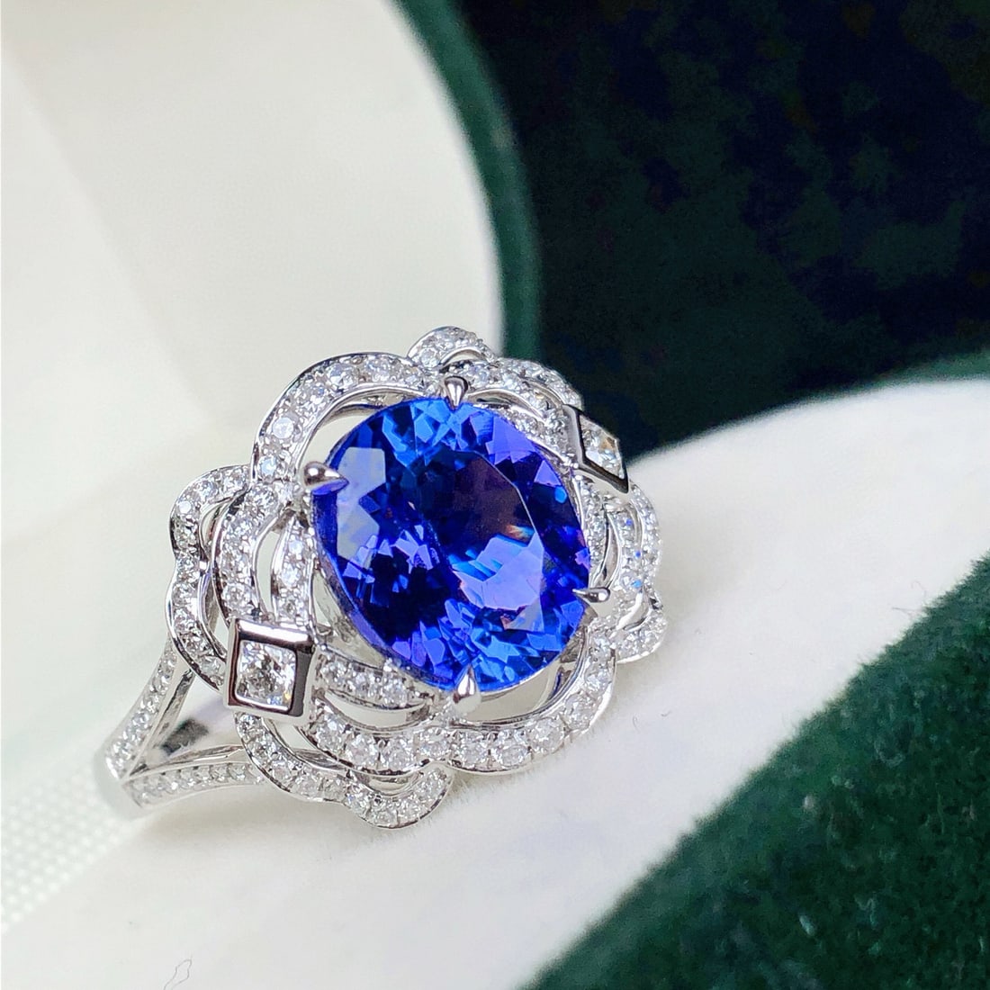 14k Gold 3.25 Ctw Natural Tanzanite & Diamond Ring