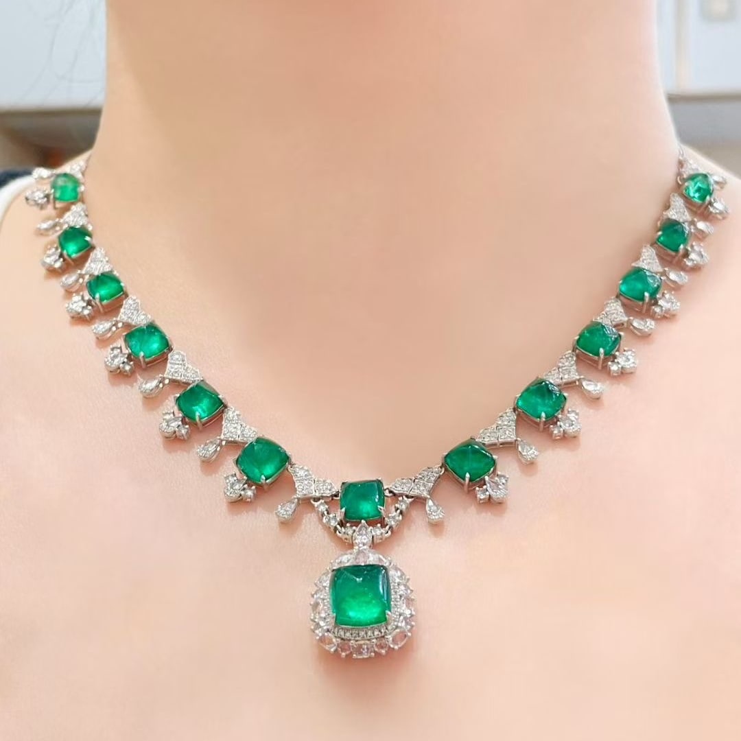 14k Gold 20.65 Ctw Natural Emerald & Diamond Necklace: Ref:231097150 // gold content:14k gold // main gemstone:emerald // shape:sugar-loaf // carat weight:19. 3ct // color:green // treatment:natural // // adjacent gemstone 2 : diamond // shape:round // ca
