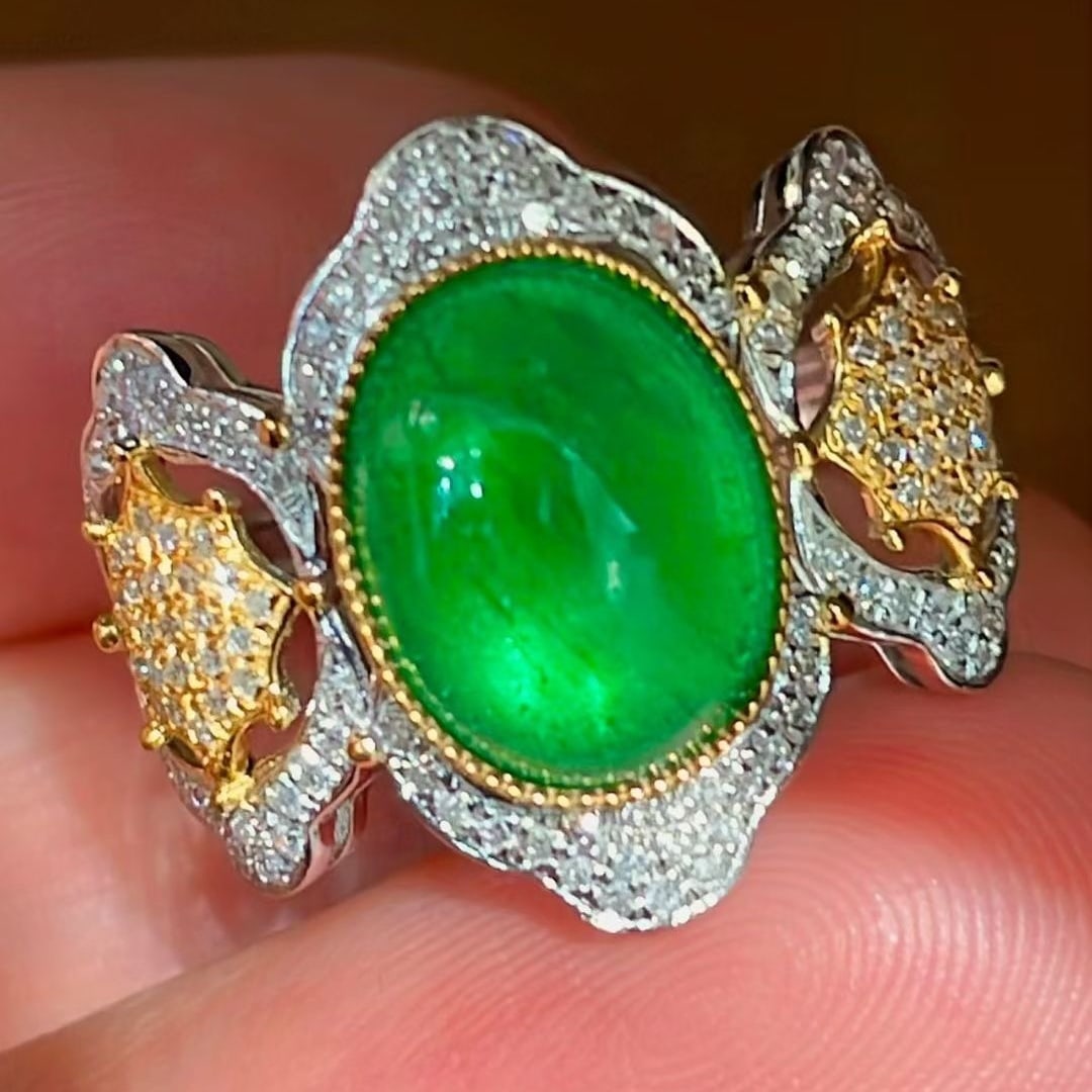 14k Gold 2.8 Ct Vivid Green Natural Emerald & Diamond Ring - 2