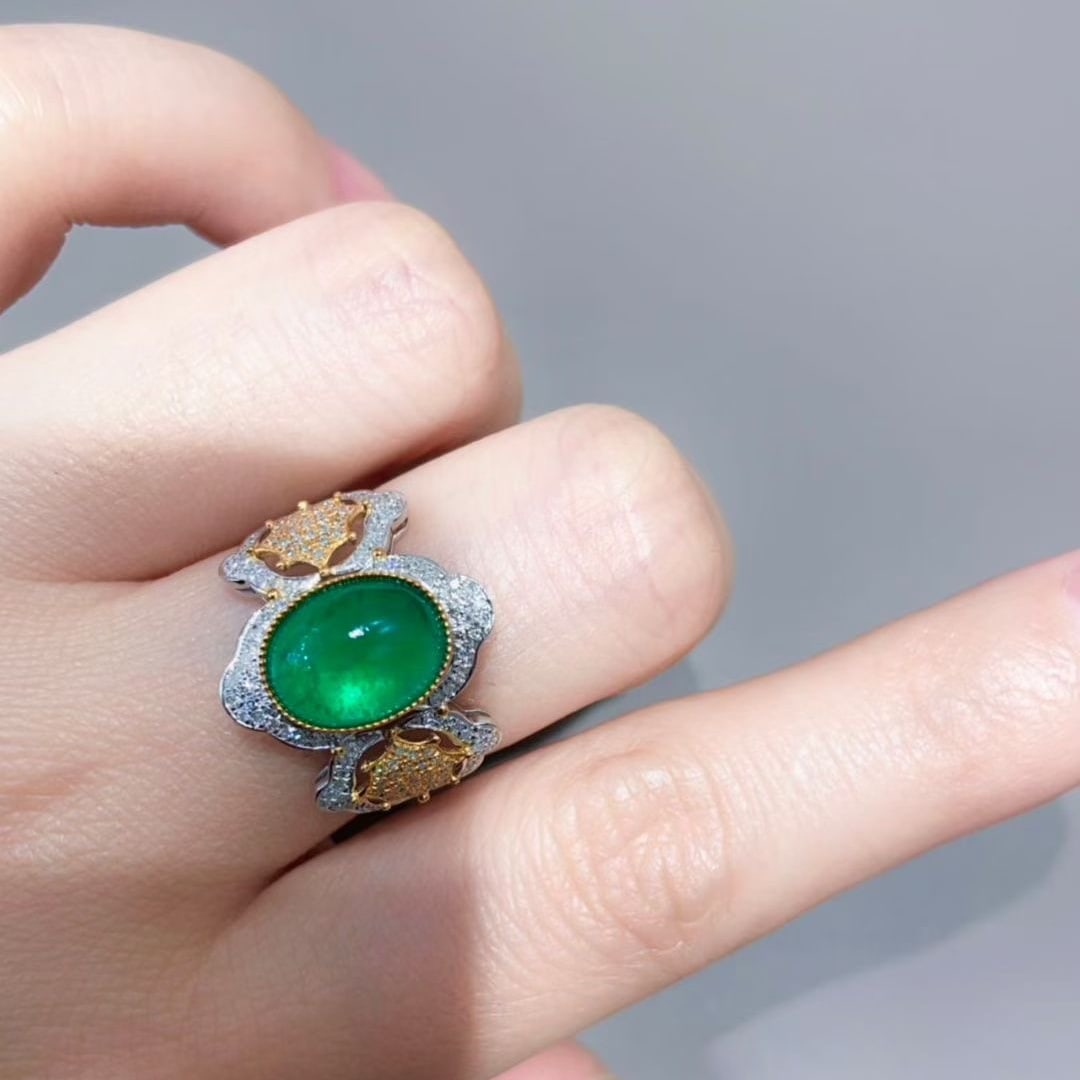 14k Gold 2.8 Ct Vivid Green Natural Emerald & Diamond Ring - 4