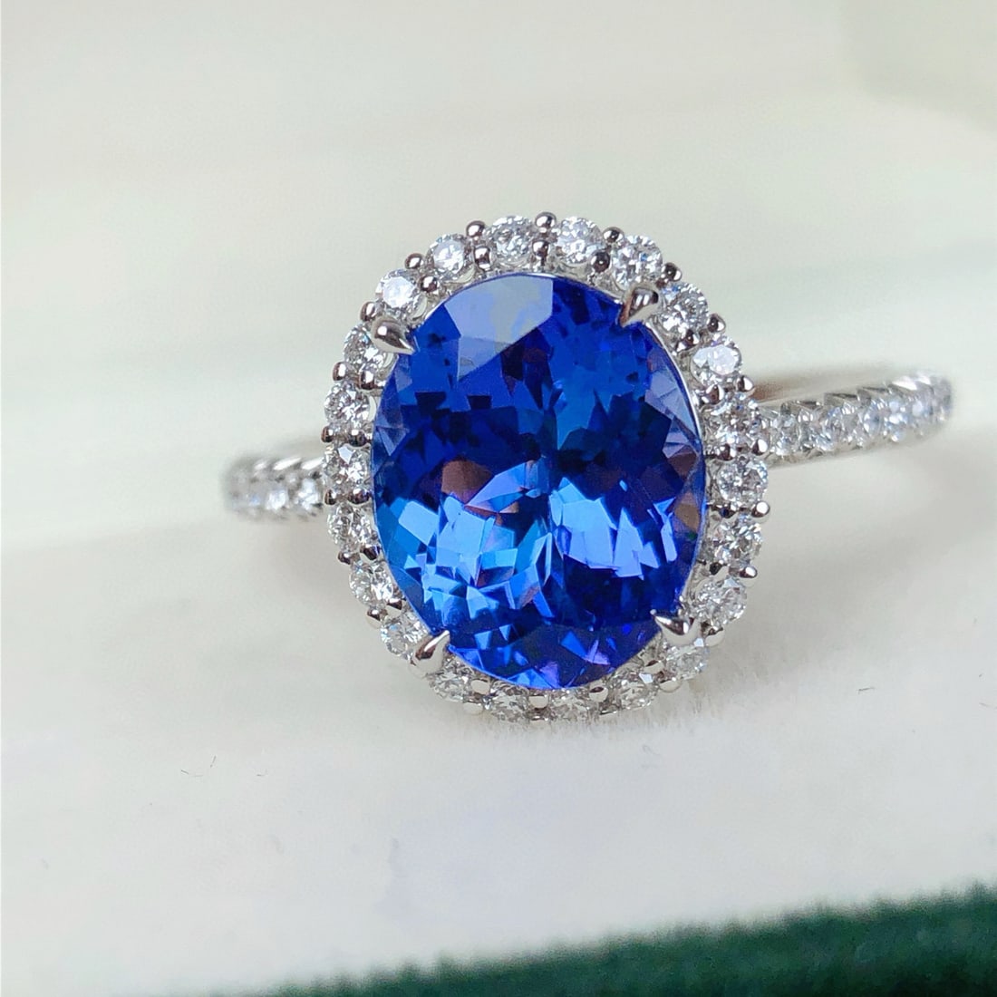 14k Gold 2.84 Ctw Natural Tanzanite & Diamond Ring
