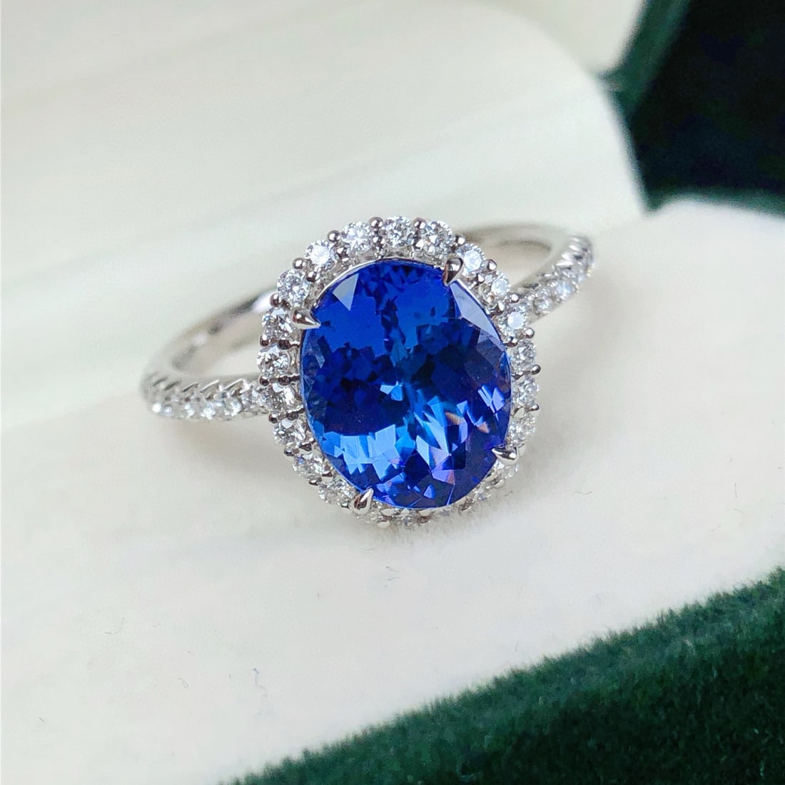14k Gold 2.84 Ctw Natural Tanzanite & Diamond Ring - 4