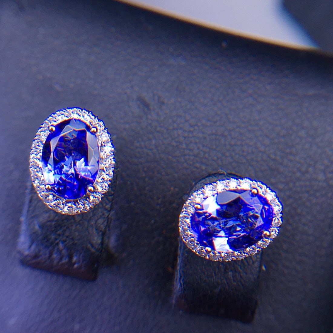 14k Gold 2.3 Ct Natural Tanzanite & Diamond Earrings - 5