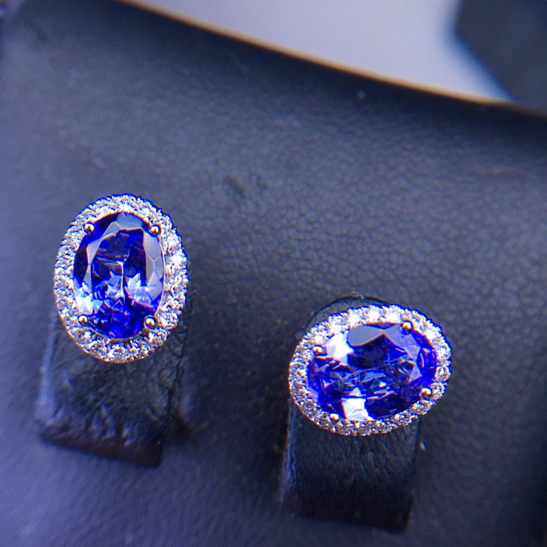 14k Gold 2.3 Ct Natural Tanzanite & Diamond Earrings - 6