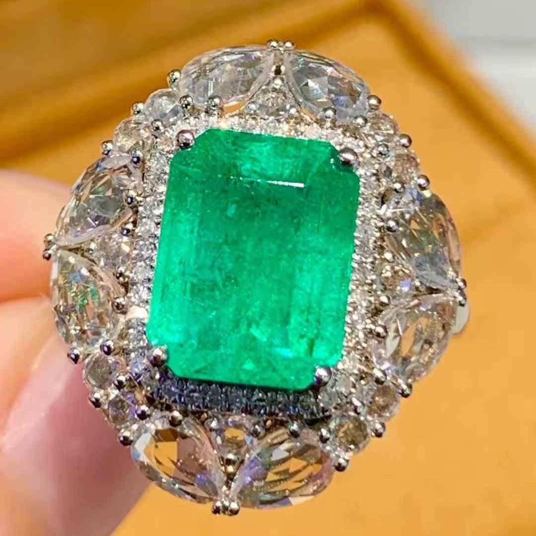 14k Gold 3.3 Ct Natural Emerald & Diamond & Sapphire Ring - 2