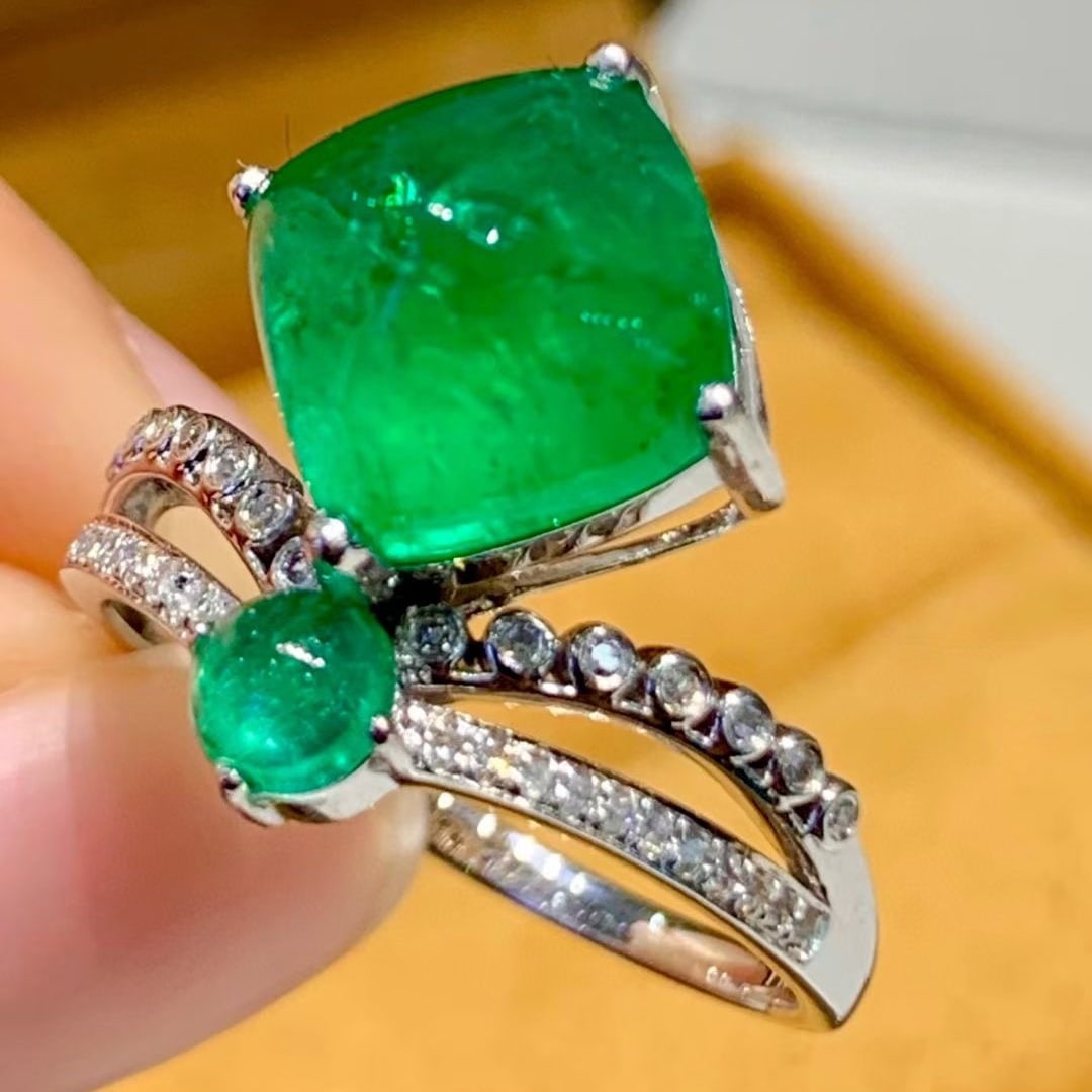 14k Gold 4.1 Ct Vivid Green Natural Emerald & Diamond Ring - 3