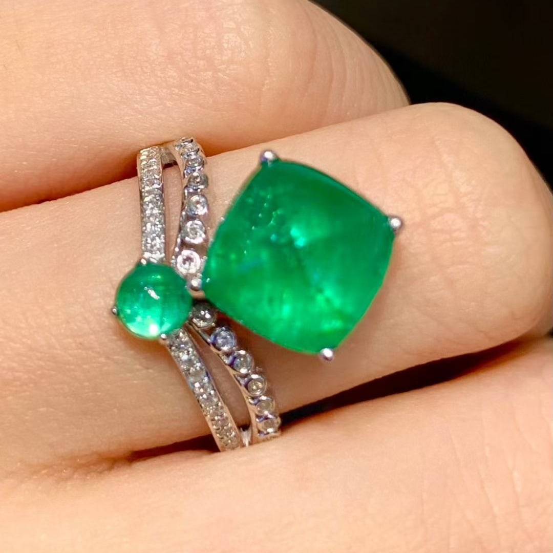 14k Gold 4.1 Ct Vivid Green Natural Emerald & Diamond Ring - 5