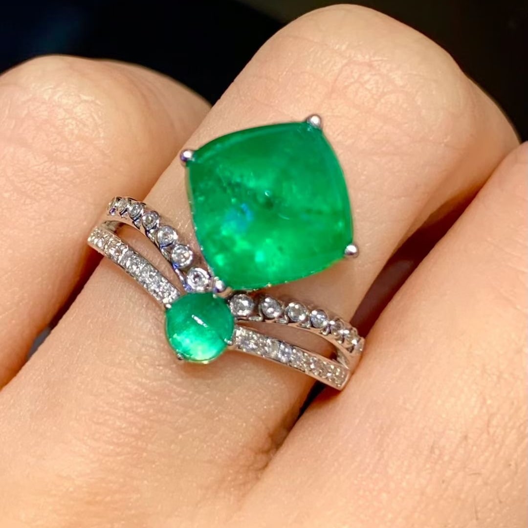14k Gold 4.1 Ct Vivid Green Natural Emerald & Diamond Ring - 6