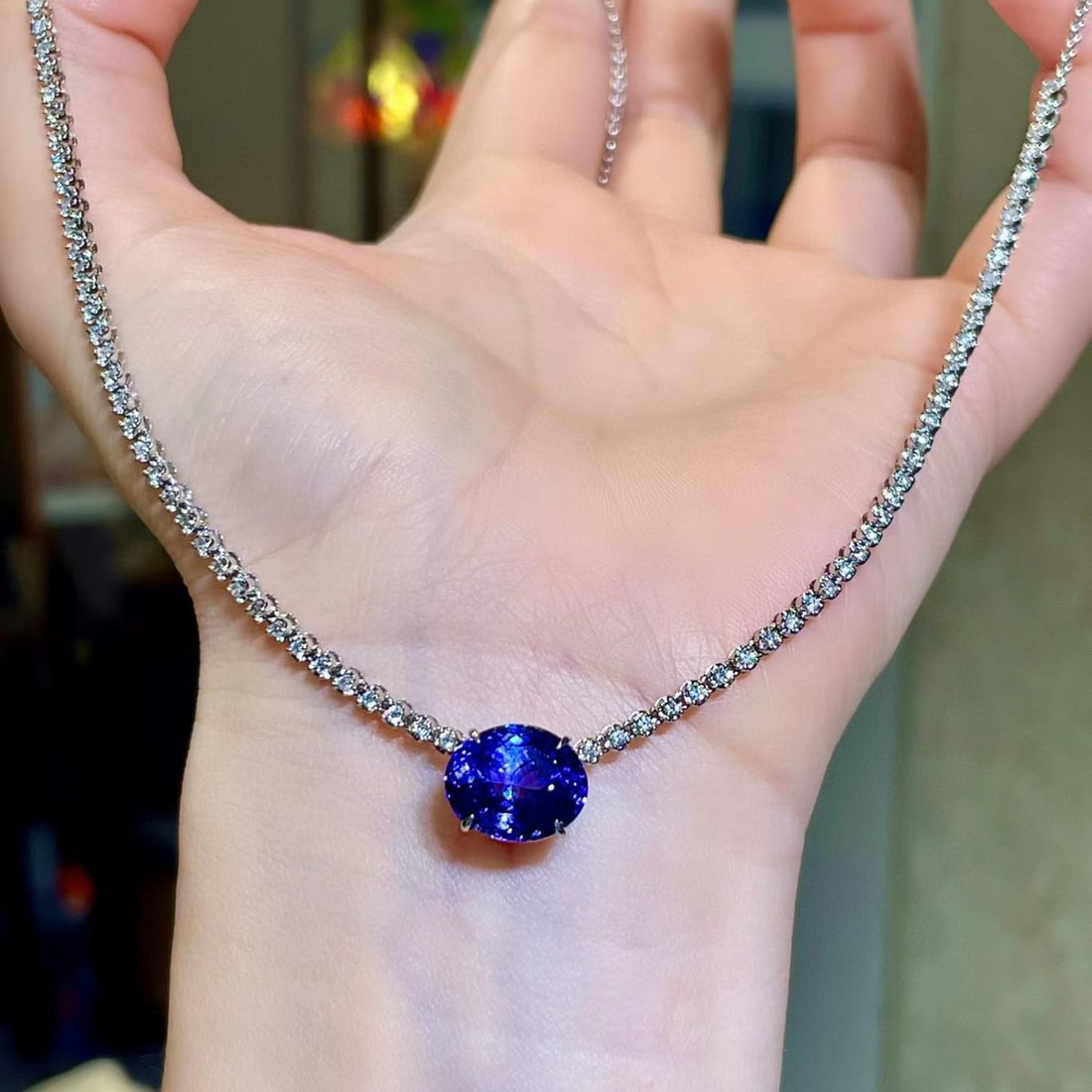 14k Gold 6.94 Ctw Natural Tanzanite & Diamond Necklace: Ref:231097219 // gold content:14k gold // main gemstone:tanzanite // shape:oval // carat weight:6. 22ct // color:blue // treatment:natural // // adjacent gemstone 2 : diamond // shape:round // carat w