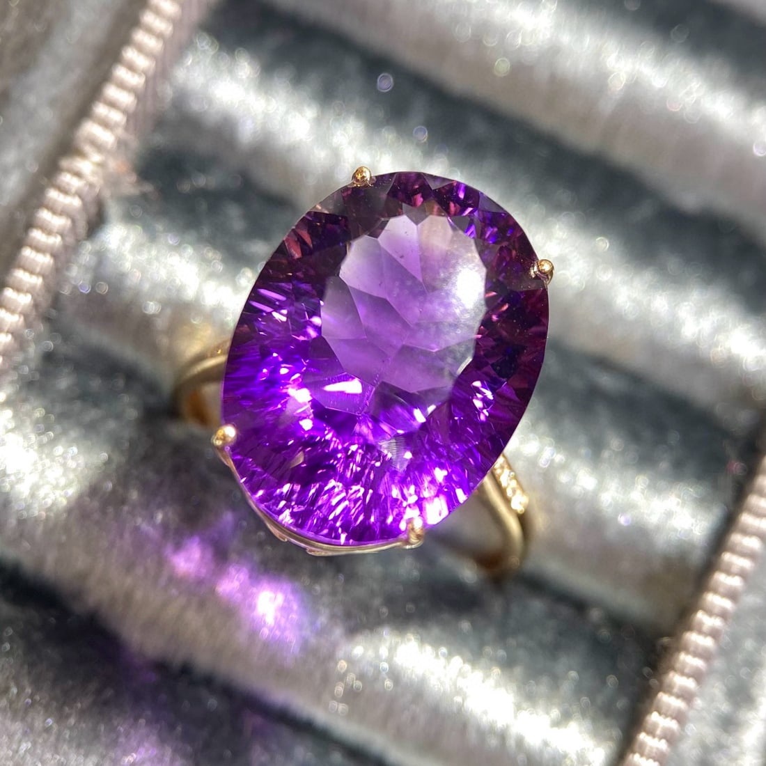 14k Gold 13 Ct Natural Amethyst & Diamond Ring: Ref:231097225 // gold content:14k gold // ring size:7. 25us // // main gemstone:amethyst // shape:oval // carat weight:13ct // color:purple // treatment:natural // // adjacent gemstone 2 : diamond //