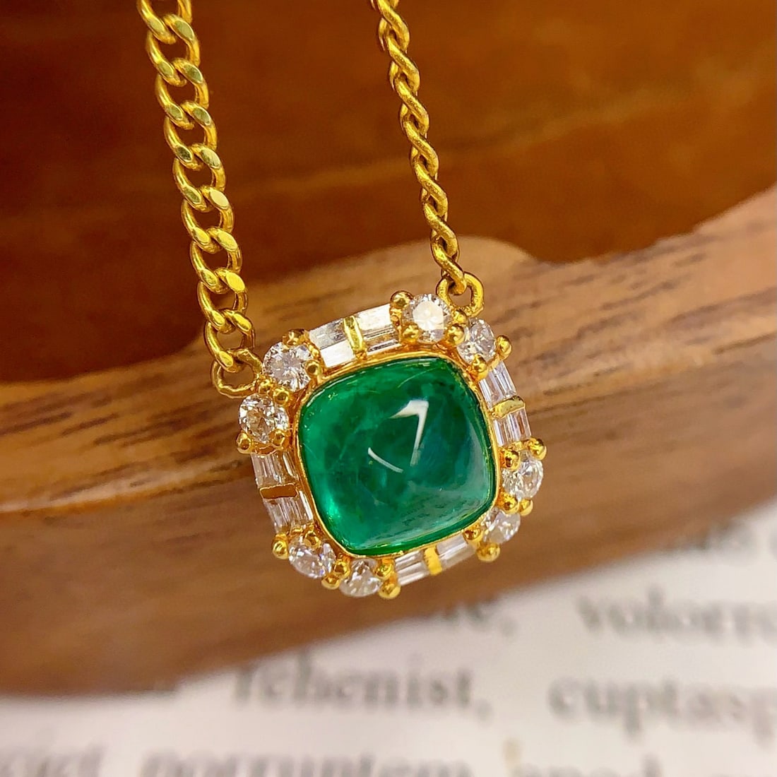 14k Gold 1.65 Ct Vivid Green Natural Emerald & Diamond Necklace - 2