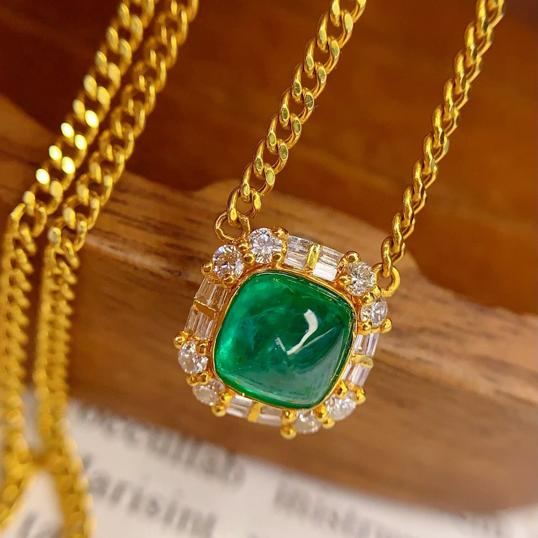 14k Gold 1.65 Ct Vivid Green Natural Emerald & Diamond Necklace - 3