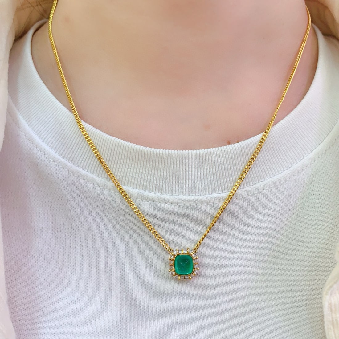 14k Gold 1.65 Ct Vivid Green Natural Emerald & Diamond Necklace - 4