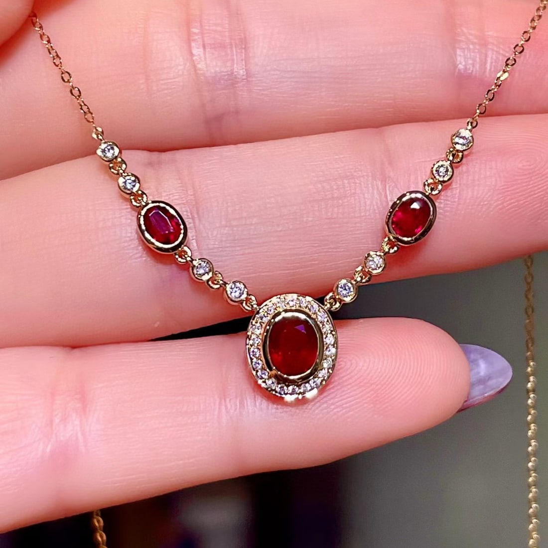 14k Gold 1.21 Ctw Natural Ruby & Diamond Necklace: Ref:231097231 // gold content:14k gold // main gemstone:ruby // shape:oval // carat weight:1. 06ct // color:red // treatment:natural // // adjacent gemstone 2 : diamond // shape:round // carat