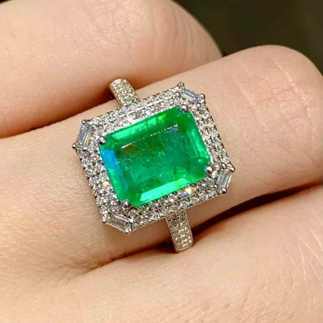14k Gold 2.3 Ct Vivid Green Natural Emerald & Diamond Ring - 2