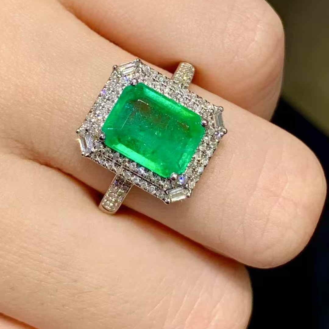 14k Gold 2.3 Ct Vivid Green Natural Emerald & Diamond Ring - 3