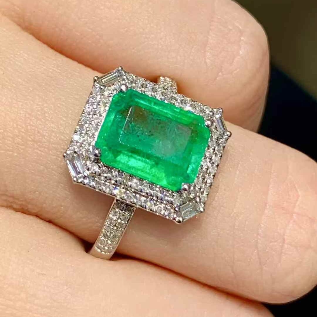 14k Gold 2.3 Ct Vivid Green Natural Emerald & Diamond Ring - 4