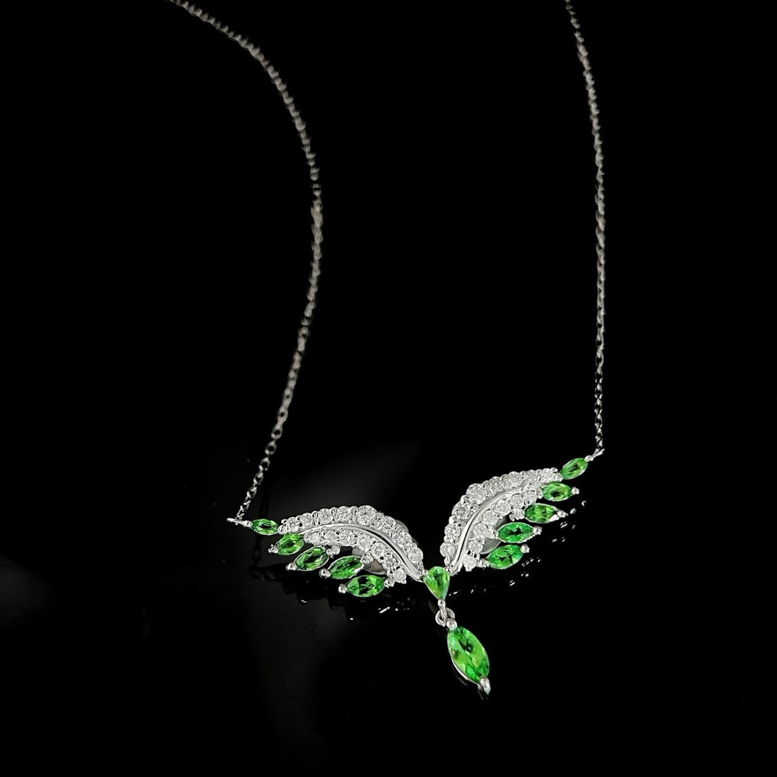 14k Gold 1.05 Ctw Natural Tsavorite & Diamond Necklace