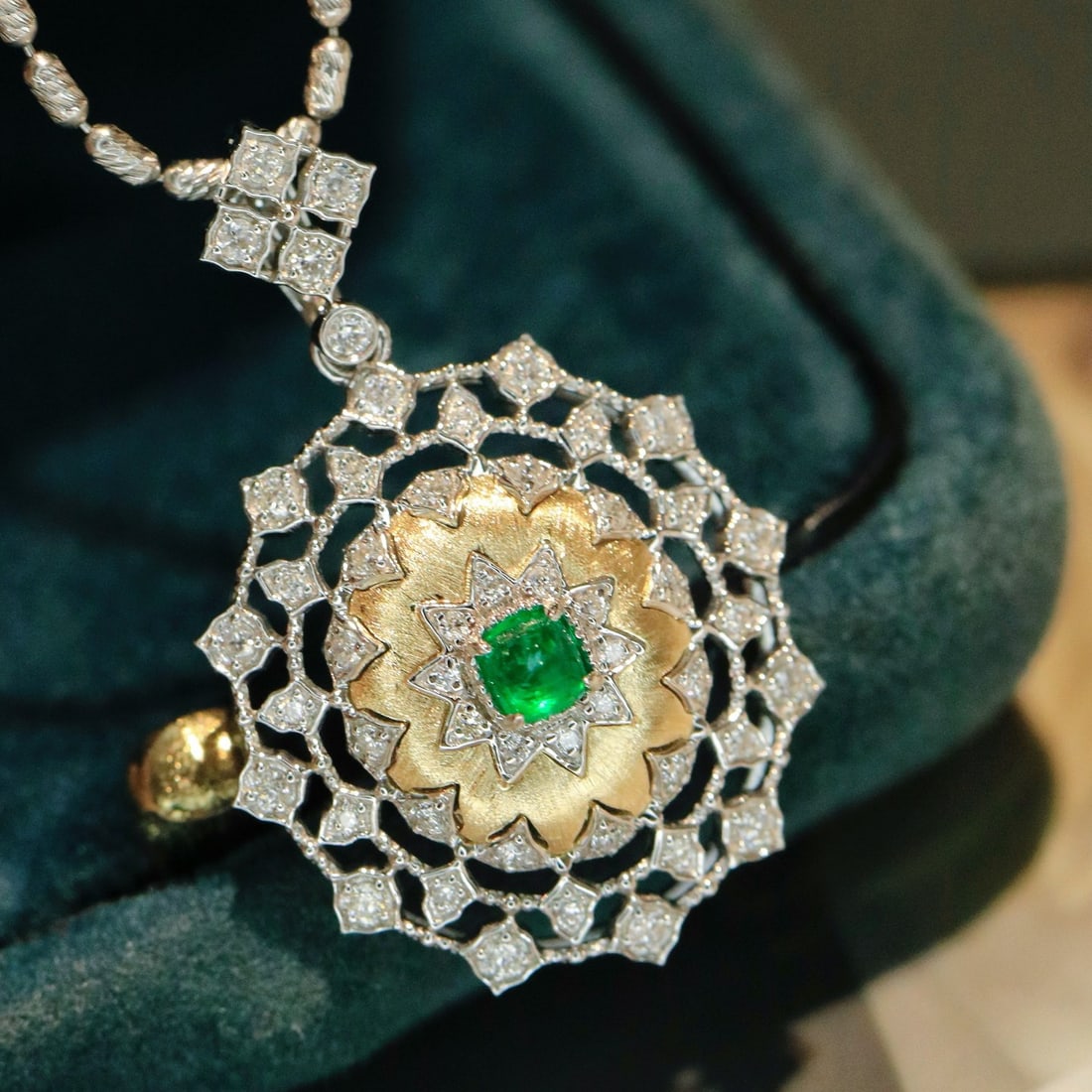 14k Gold 0.37 Ctw Vivid Green Natural Emerald & Diamond Pendant( Without Chain ): Ref:231098046 // gold content:14k gold // main gemstone:emerald // shape:sugar-loaf // carat weight:0. 12ct // color:vivid green // treatment:natural // // adjacent gemstone 2 : diamond // shape:round