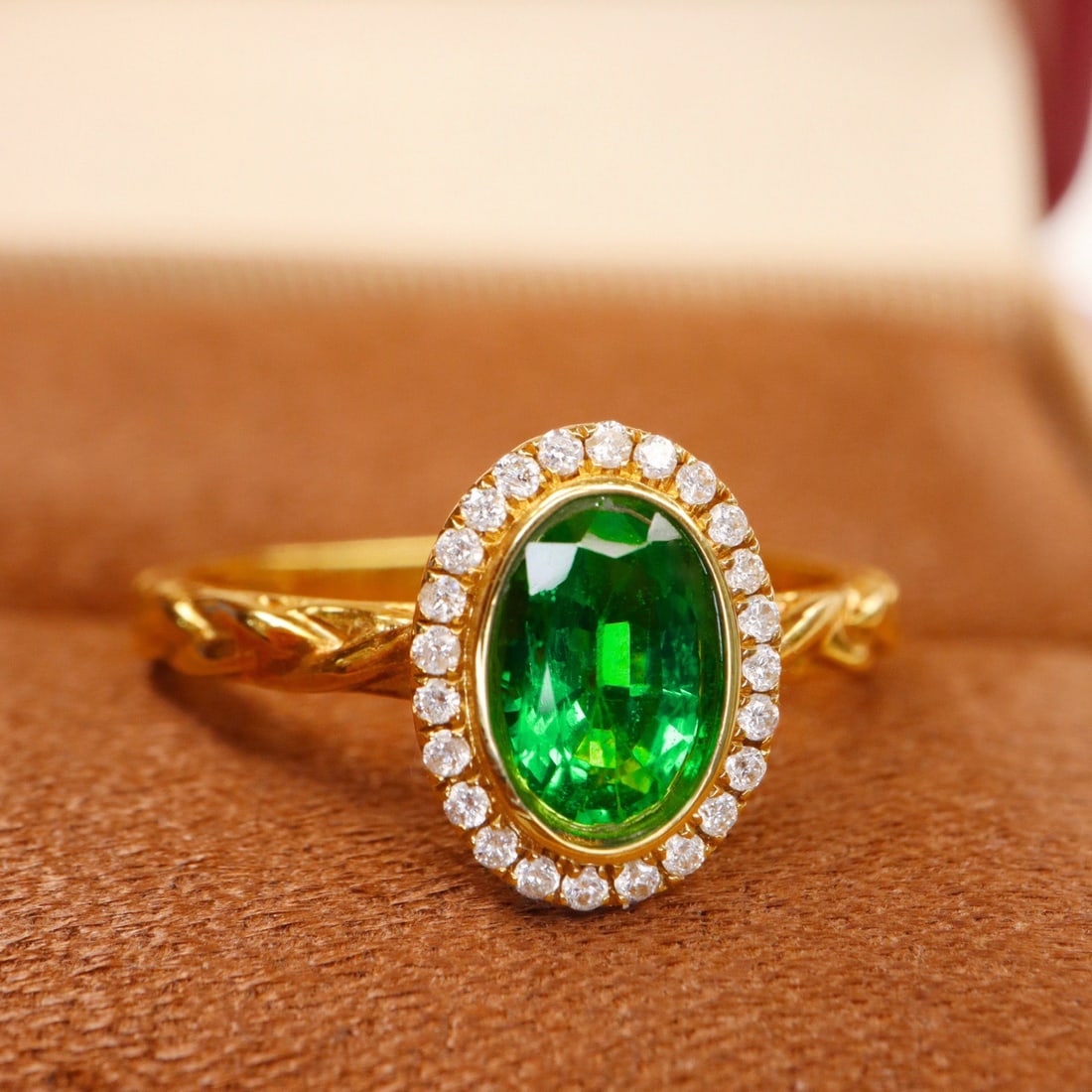 14k Gold 0.97 Ctw Vivid Green Natural Emerald & Diamond Ring - 3