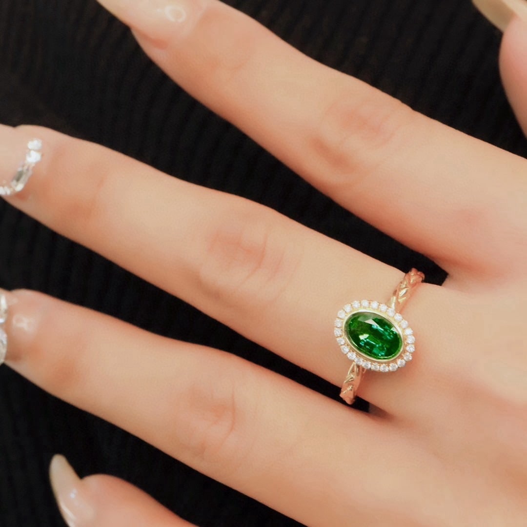 14k Gold 0.97 Ctw Vivid Green Natural Emerald & Diamond Ring - 5