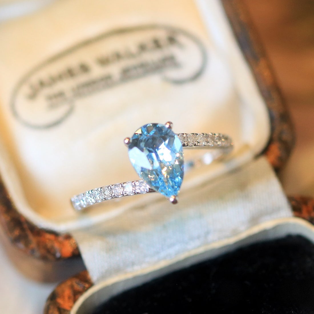 14k Gold 1.31 Ctw Natural Aquamarine & Diamond Ring: Ref:231098071 // gold content:14k gold // ring size:7. 25us // // main gemstone:aquamarine // shape:pear // carat weight:1. 10ct // color:santa maria color // treatment:natural // // adjacent