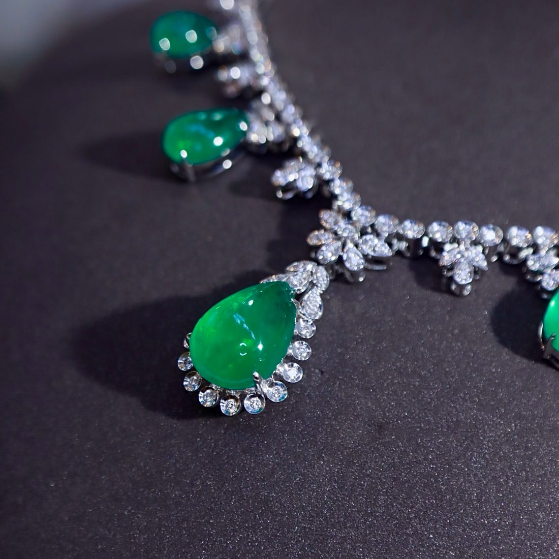 14k Gold 12.48 Ctw Vivid Green Natural Emerald & Diamond Necklace - 3
