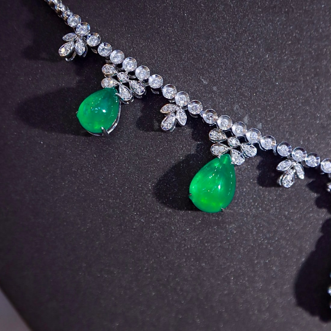 14k Gold 12.48 Ctw Vivid Green Natural Emerald & Diamond Necklace - 6