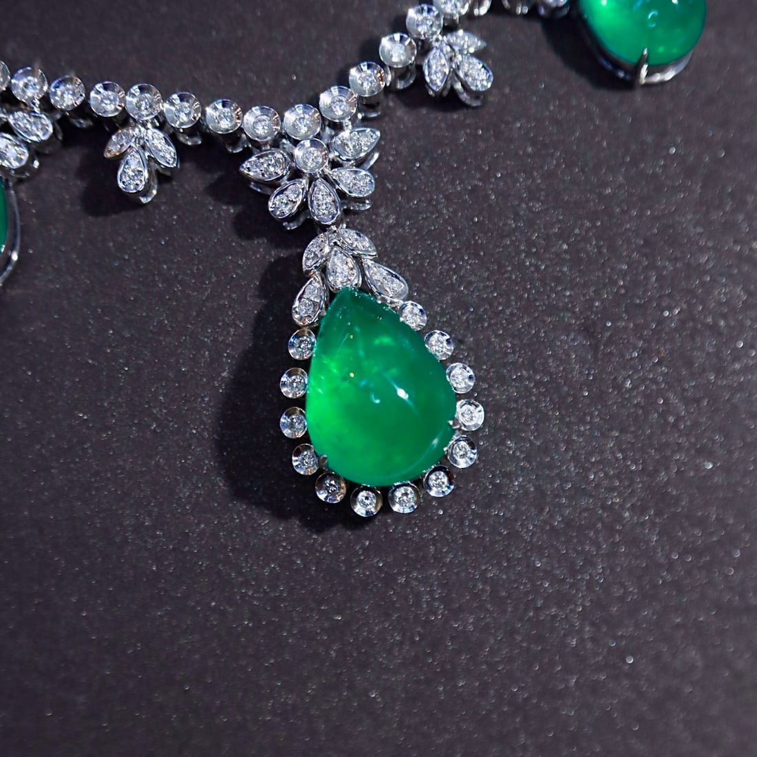 14k Gold 12.48 Ctw Vivid Green Natural Emerald & Diamond Necklace - 7