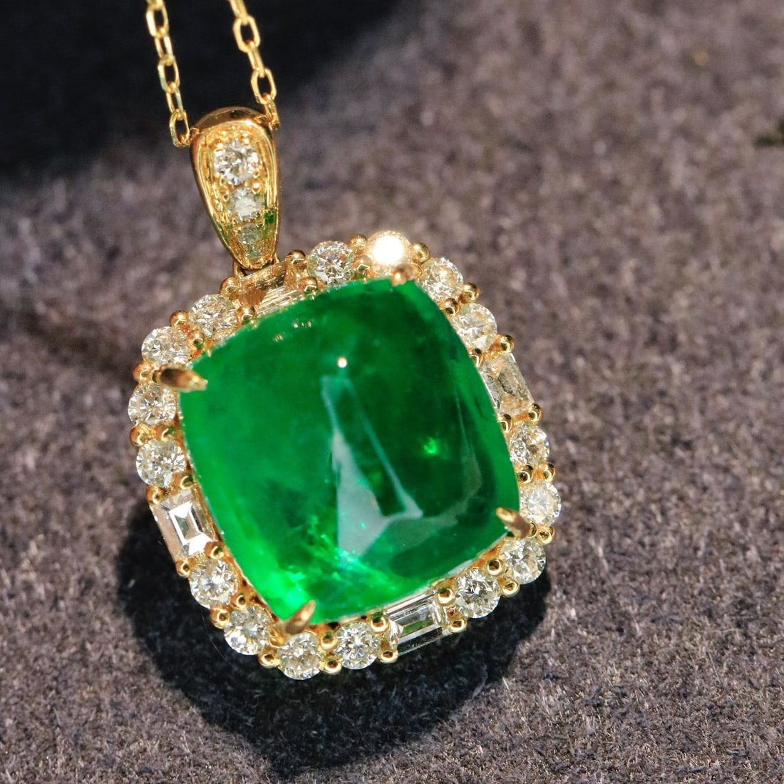 14k Gold 5.56 Ctw Vivid Green Natural Emerald & Diamond Pendant( Without Chain ) - 4