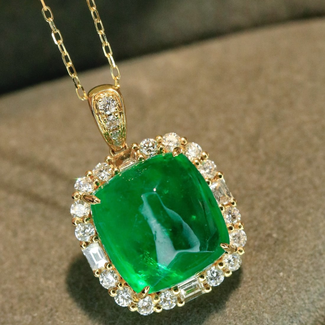 14k Gold 5.56 Ctw Vivid Green Natural Emerald & Diamond Pendant( Without Chain ) - 6