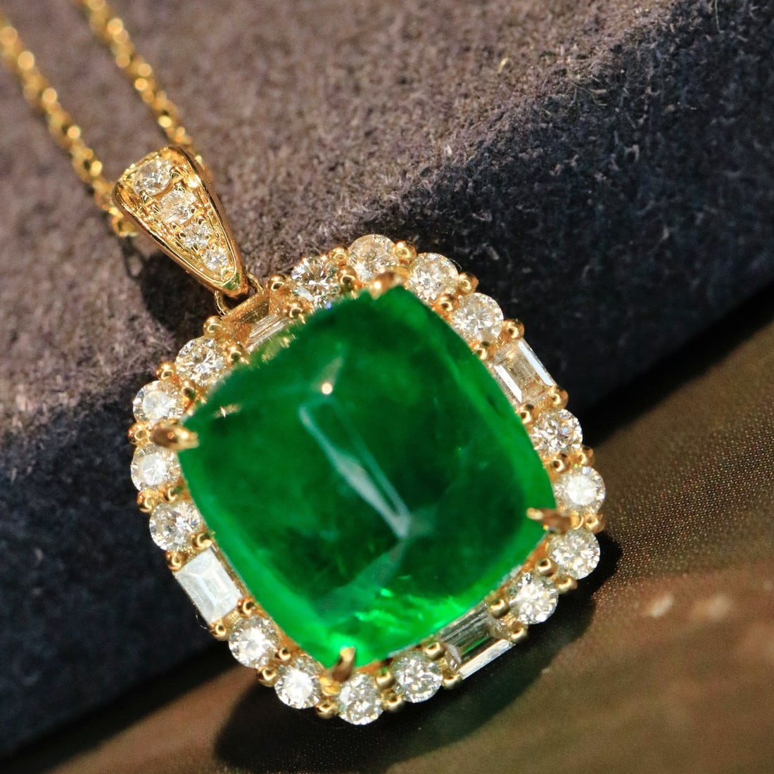 14k Gold 5.56 Ctw Vivid Green Natural Emerald & Diamond Pendant( Without Chain ) - 8