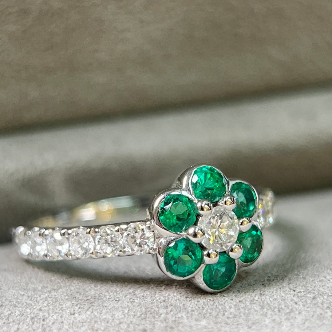 14k Gold 1.6 Ctw Vivid Green Natural Emerald & Diamond Ring - 2