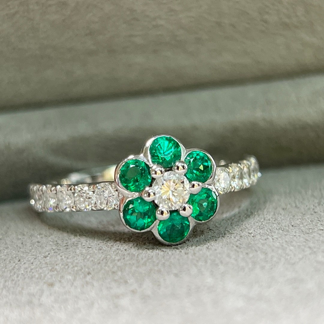 14k Gold 1.6 Ctw Vivid Green Natural Emerald & Diamond Ring - 3