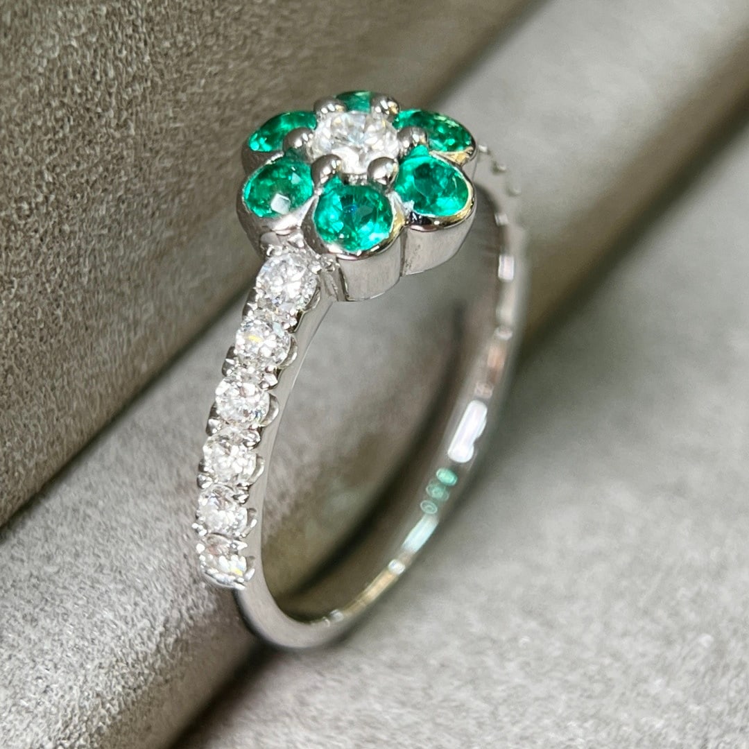 14k Gold 1.6 Ctw Vivid Green Natural Emerald & Diamond Ring - 7