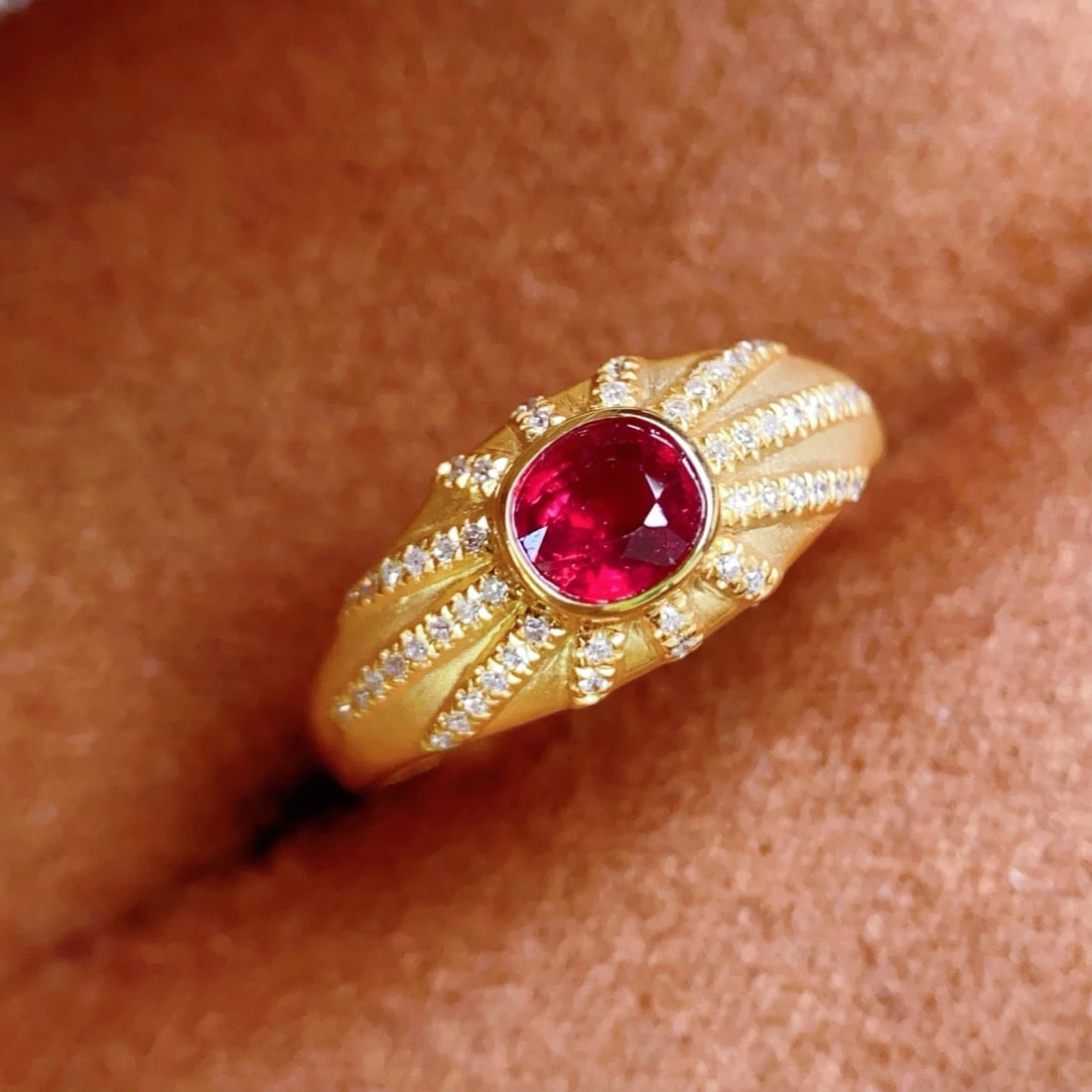14k Gold 0.7 Ct Vivid Red Natural Ruby & Diamond Ring - 2