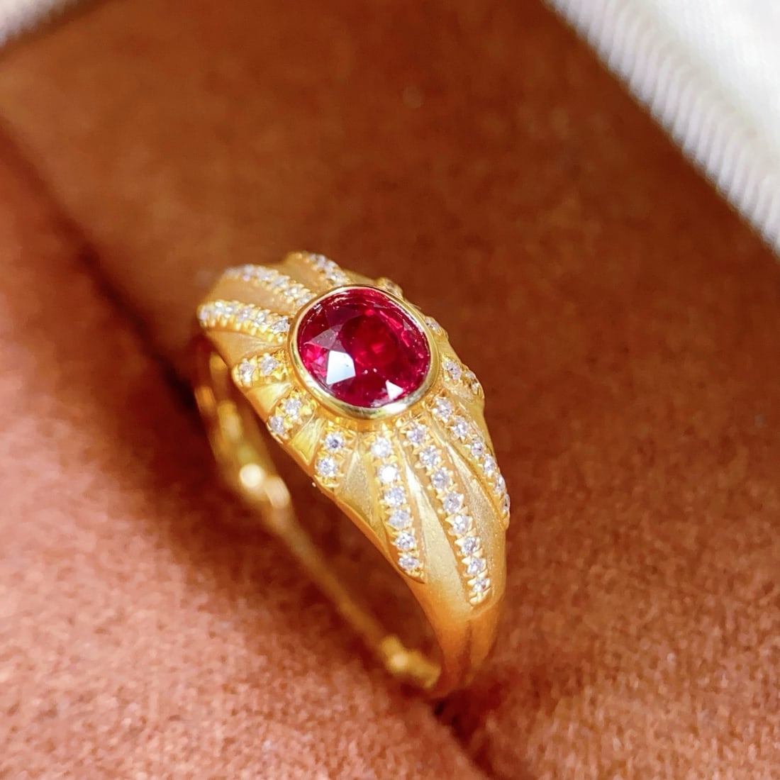 14k Gold 0.7 Ct Vivid Red Natural Ruby & Diamond Ring - 4