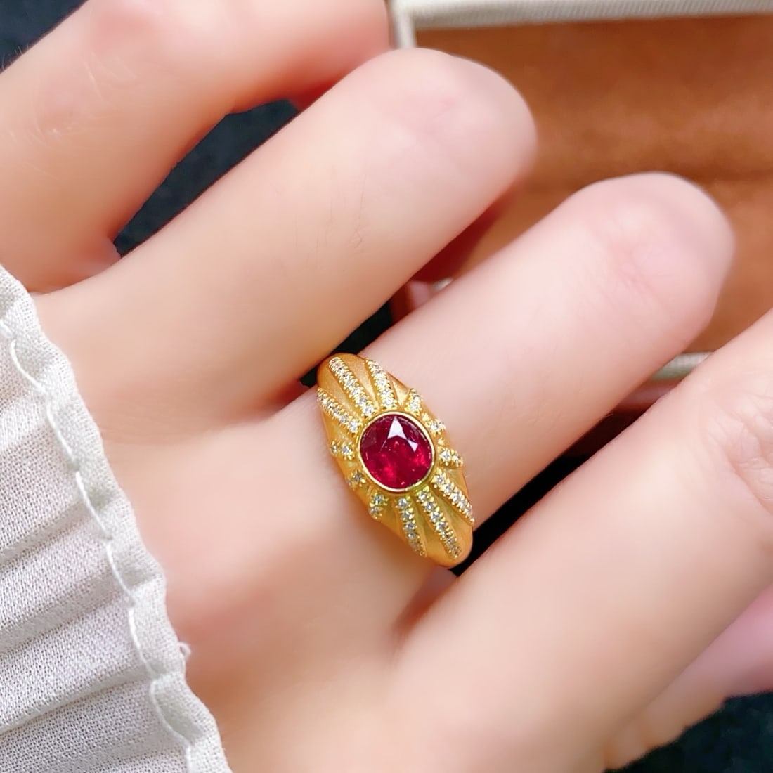 14k Gold 0.7 Ct Vivid Red Natural Ruby & Diamond Ring - 6
