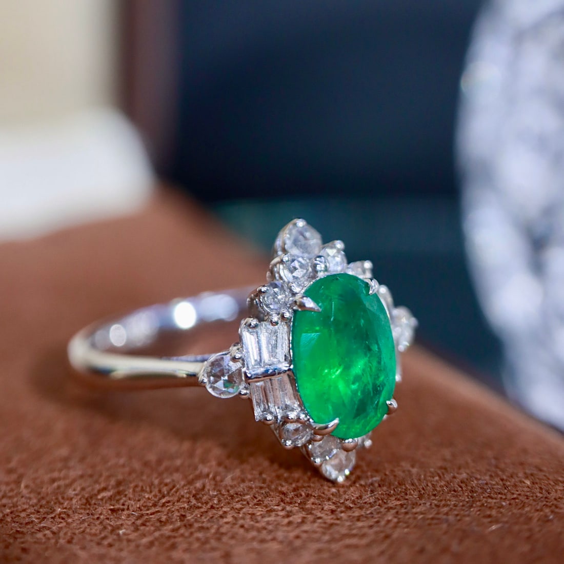 14k Gold 1.56 Ctw Vivid Green Natural Emerald & Diamond Ring - 2