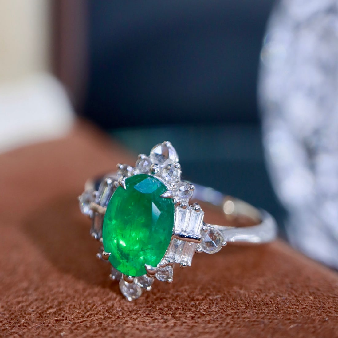 14k Gold 1.56 Ctw Vivid Green Natural Emerald & Diamond Ring - 3