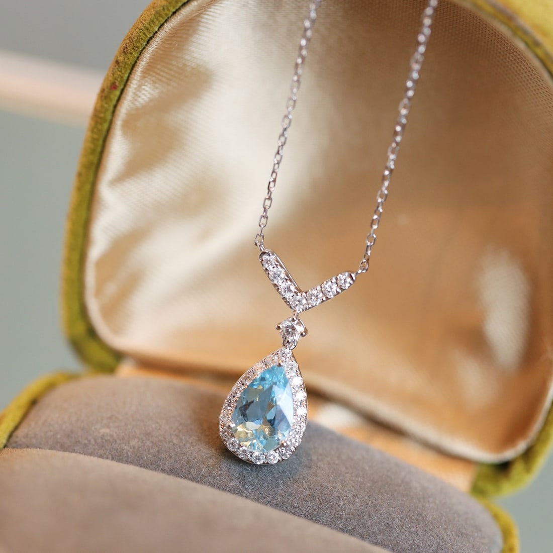14k Gold 1.48 Ctw Natural Aquamarine & Diamond Necklace - 3