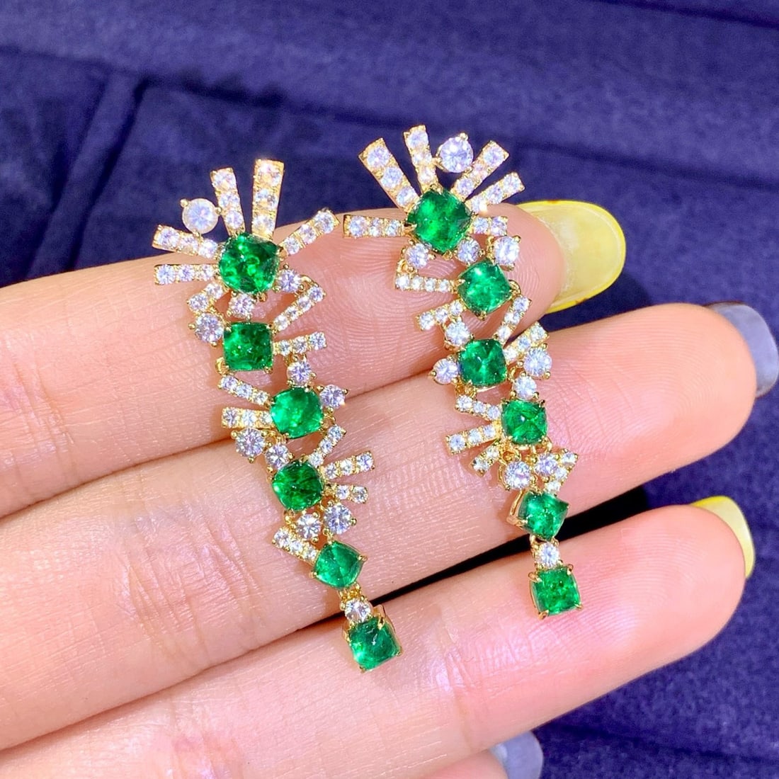 14k Gold 5.20 Ctw Vivid Green Natural Emerald & Sapphire Earrings: Ref:231098124 // gold content:14k gold // main gemstone:emerald // shape:sugar-loaf // carat weight:3. 32ct // color:vivid green // treatment:natural // // adjacent gemstone 2 : sapphire // number of 