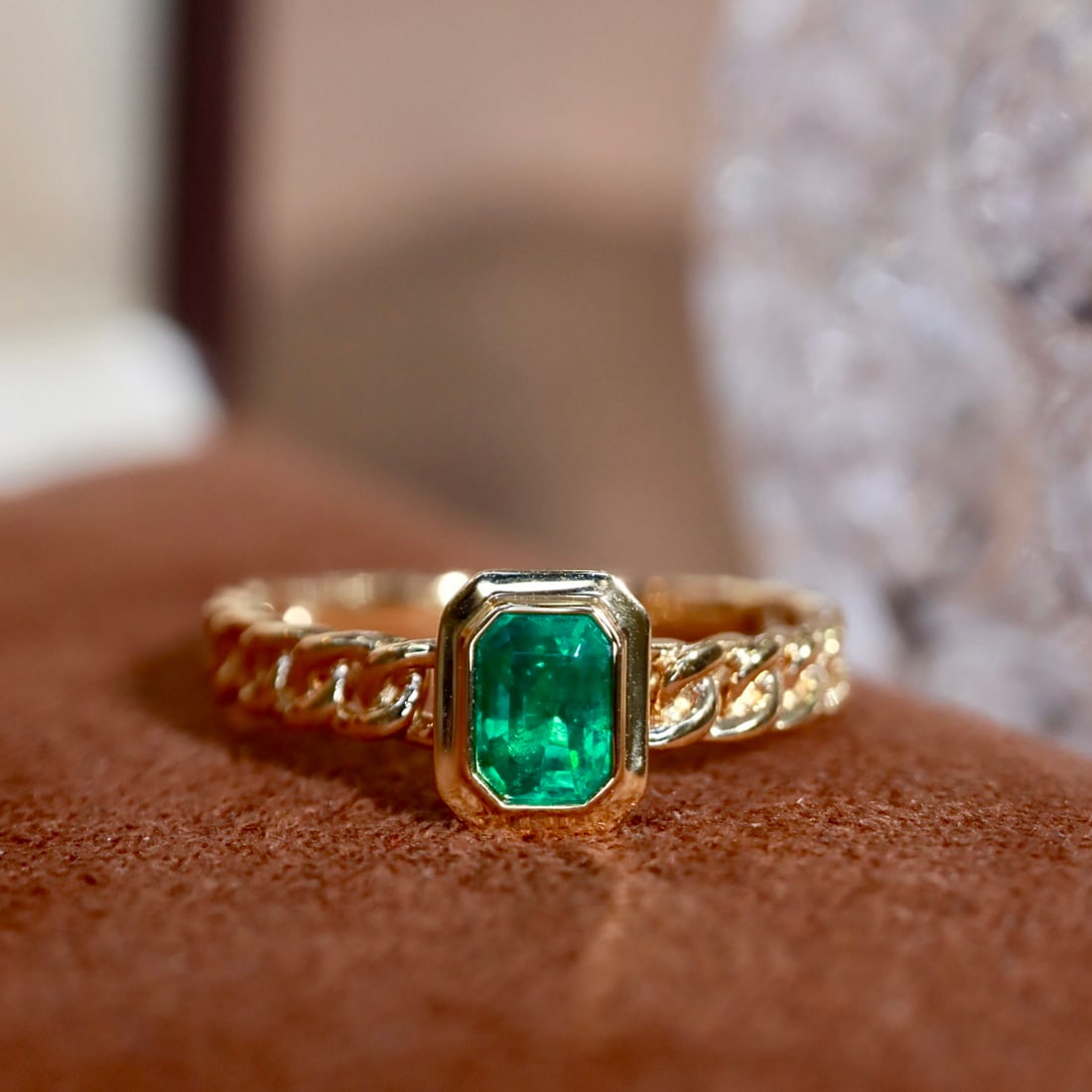 14k Gold 0.43 Ct Vivid Green Natural Emerald Ring