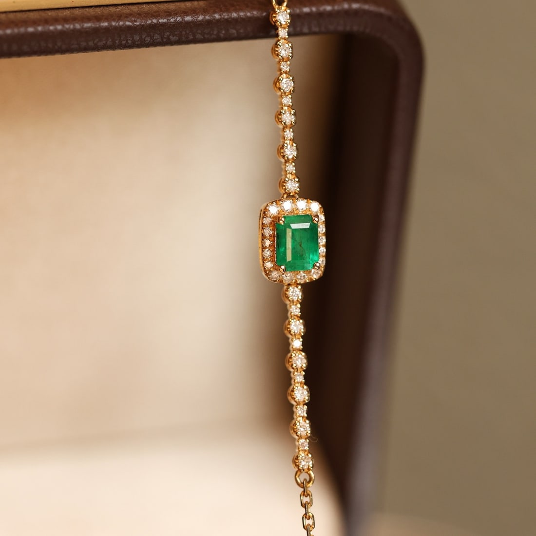 14k Gold 0.71 Ctw Natural Emerald & Diamond Bracelet - 3